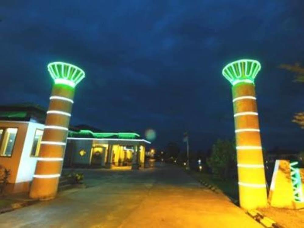 The Golden Lake Hotel Naypyidaw Exterior foto